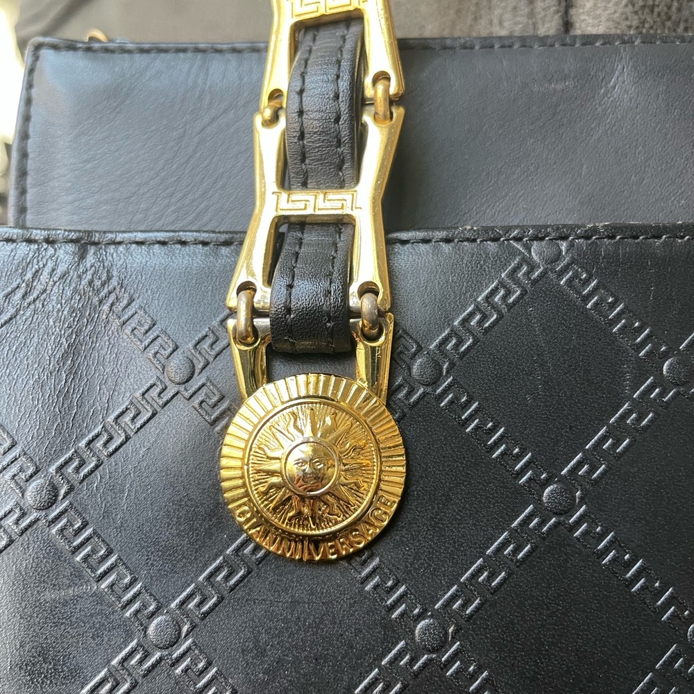 Gianni Versace Vintage Sunburst Greca Satchel 1990s w/ Medusa hardware - Picture 5 of 13